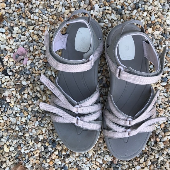 Rose Gold Tevas - Picture 2 of 3